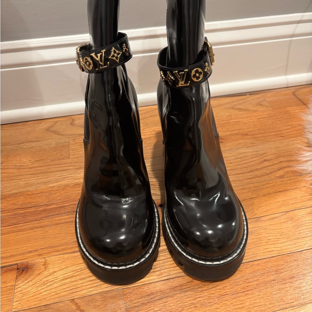 Louie Vuitton boots SIZE 9 WORN ONCE - Picture 4 of 6
